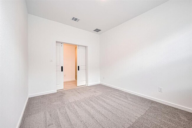 Building Photo - 2627 Clapbread Ln