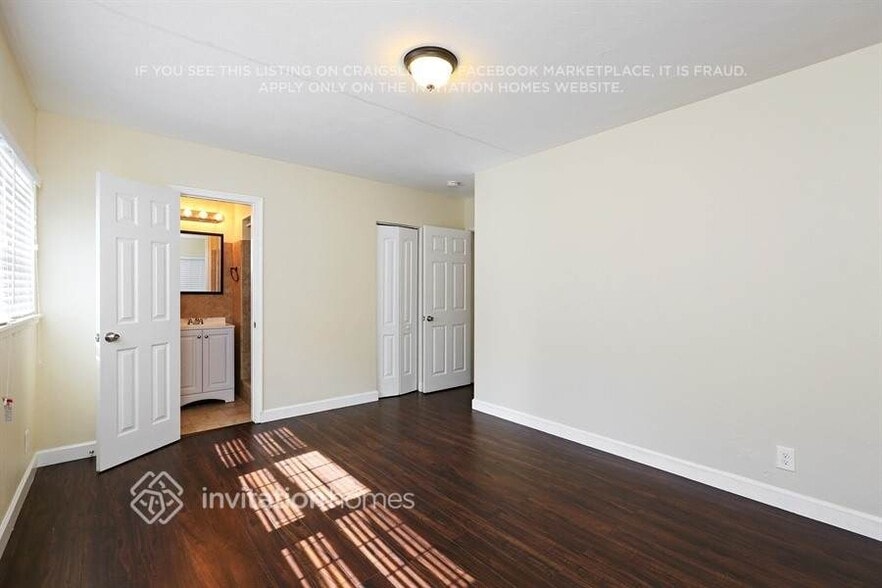 Building Photo - 2017 NE 29th Ct