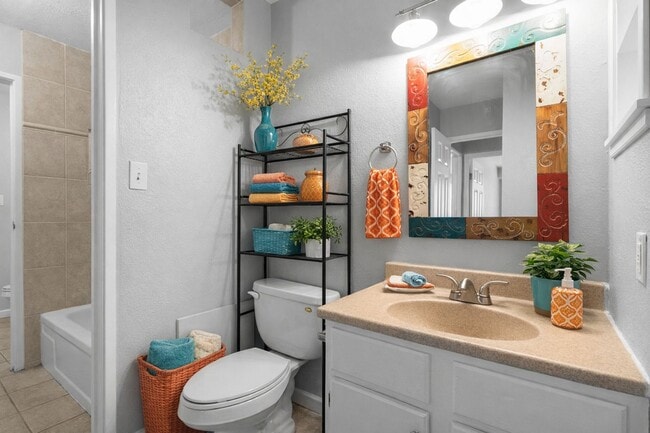 Building Photo - 2BR SFR • Stainless Appliances • Resort Amenities in Denver