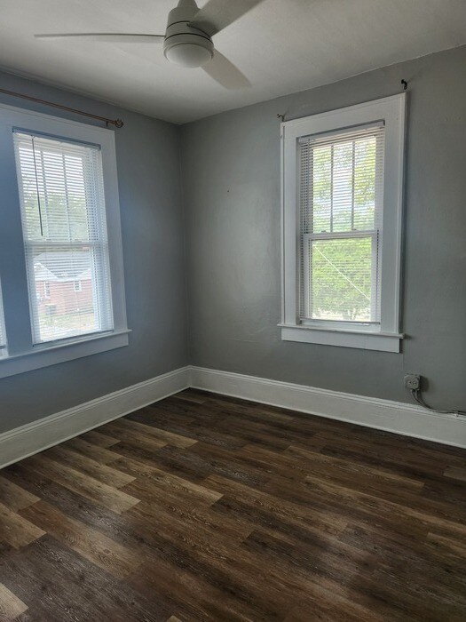 Building Photo - Spacious Upstairs Duplex With Private Entry