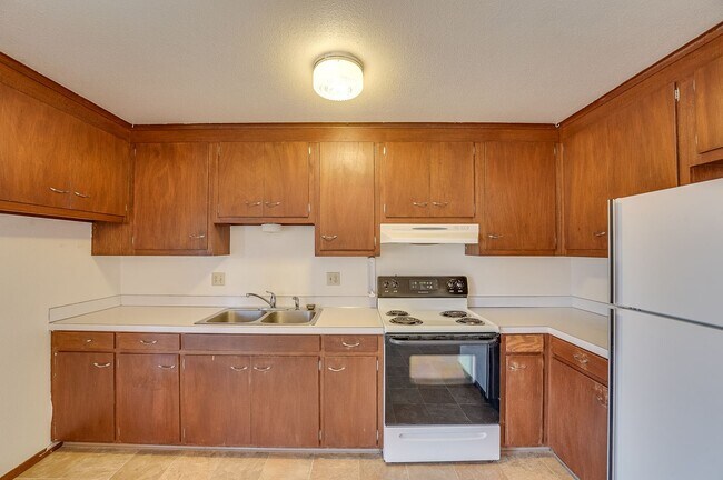 Building Photo - Dotsero1605 (BR-LN)