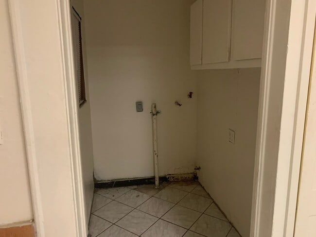 Building Photo - 1815 Potomac Ave