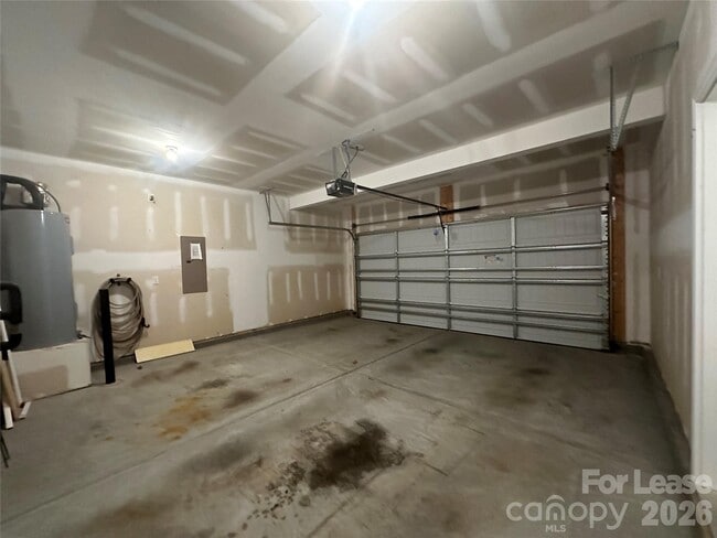 Building Photo - 6020 Hampstead Pond Ln