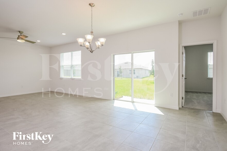 Building Photo - 1243 Ponca Rd