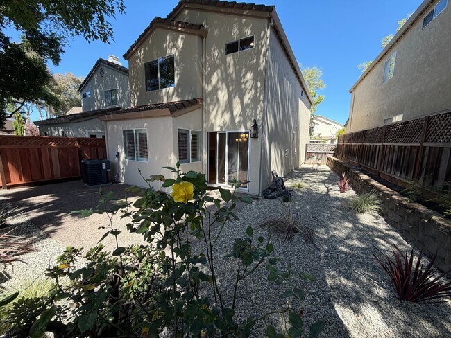 Building Photo - 3 Bed 2.5 Bath Single Family Home In Sam Ramon