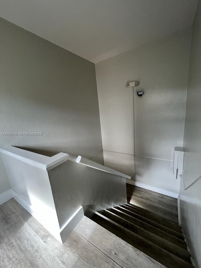 Building Photo - 1421 SW 37th Ave