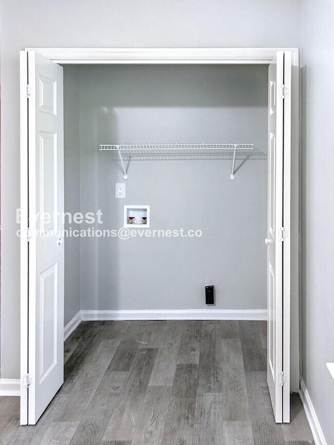 Building Photo - 1104 Oak Creek Trail