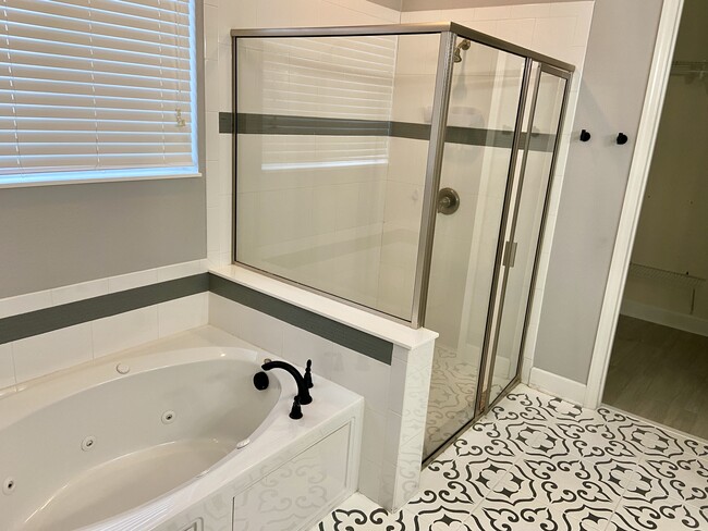 Building Photo - 30 Paradise Valley Dr