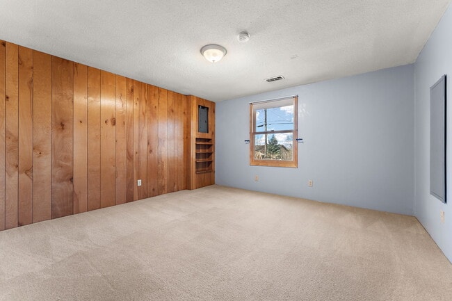 Building Photo - 3424 Silver Lake Rd NE