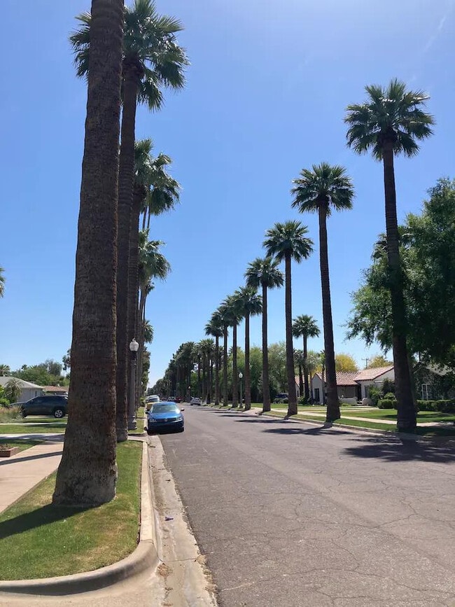 Building Photo - 1326 W Palm Ln