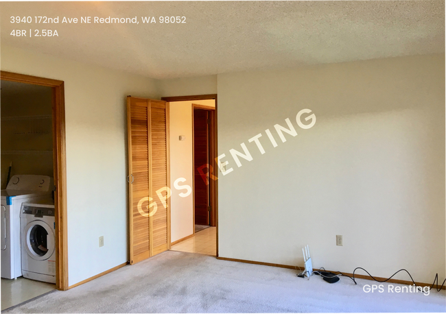Building Photo - Stunning Light-Filled Home on a 1/3 Acre C...