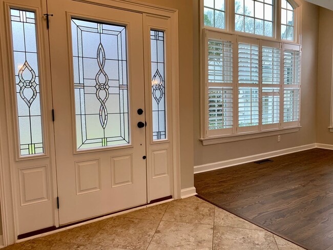 Building Photo - 5 Bed | 3.5 Bath House with Finished Basem...