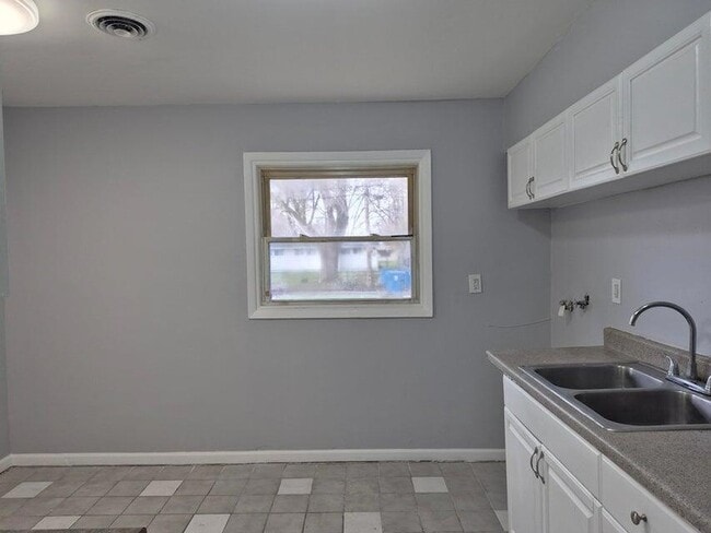 Building Photo - 3326 Delaware St