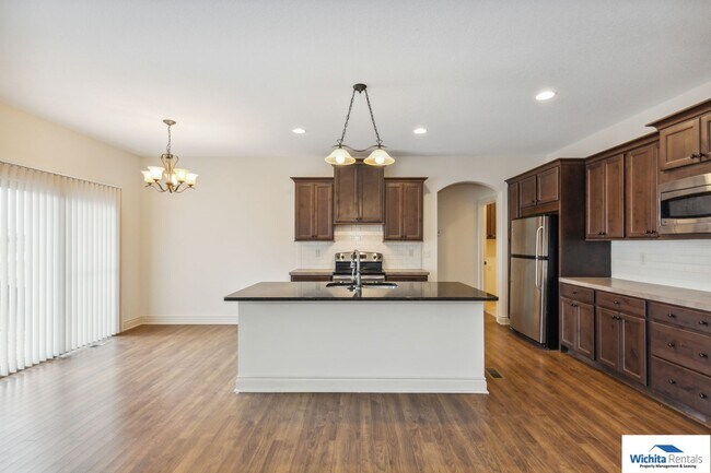 Building Photo - 4 bedroom 3 bath - Andover - ***Andover Sc...