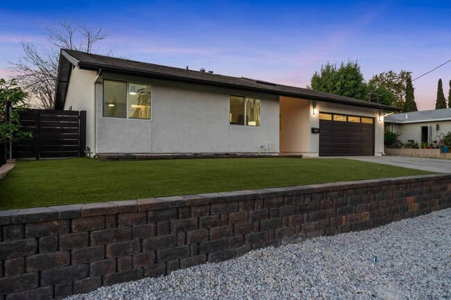 Building Photo - 1676 Raynell Way