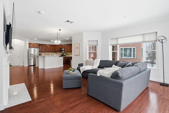 Building Photo - 855 Main St