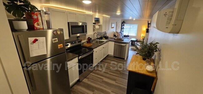 Building Photo - 3947 E Calvary Rd