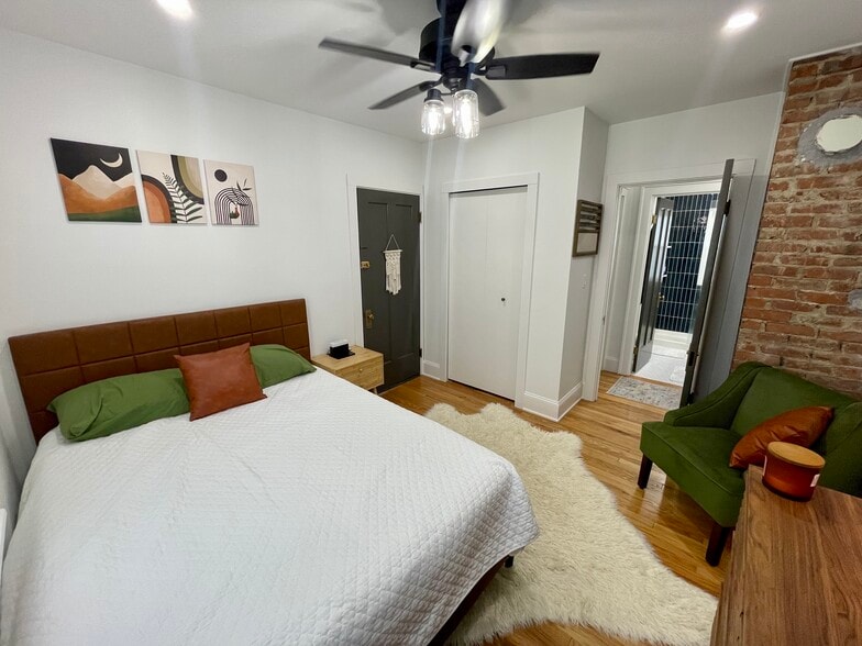 Building Photo - 3888 W 157th St