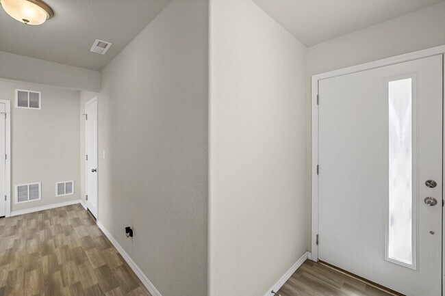 Building Photo - 7430 Alatna Pl