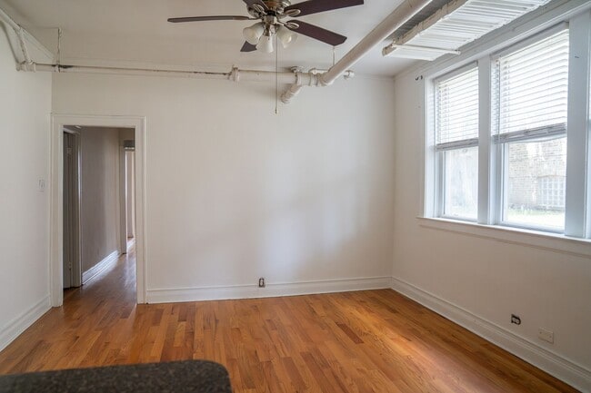 Building Photo - Albany Park - 1 Bed / 1 Bath, English Gard...