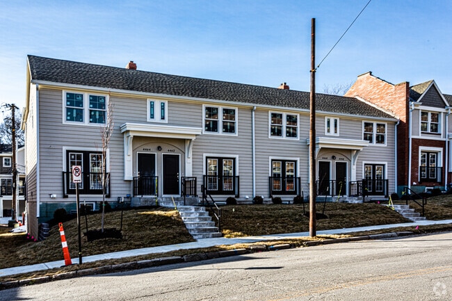 2/2022 - Plaza Town House