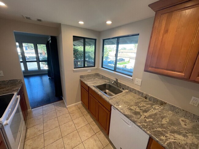 Building Photo - Beautiful Condo in Gated Community