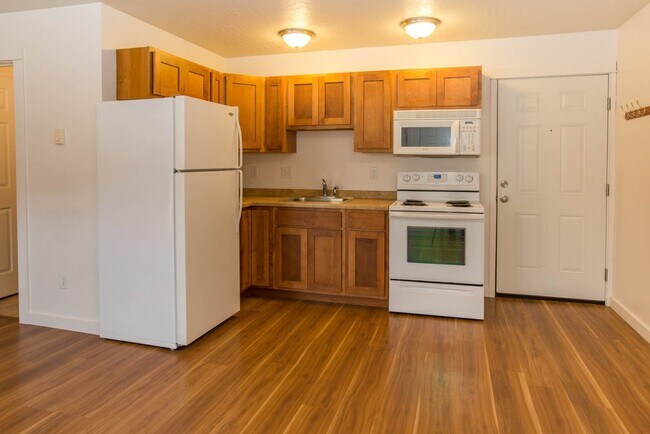 Building Photo - 1906 S 14th St W