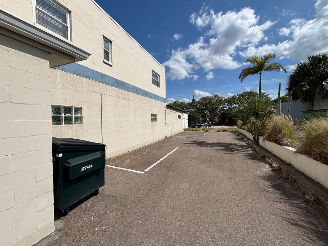 Building Photo - 1221 Court St