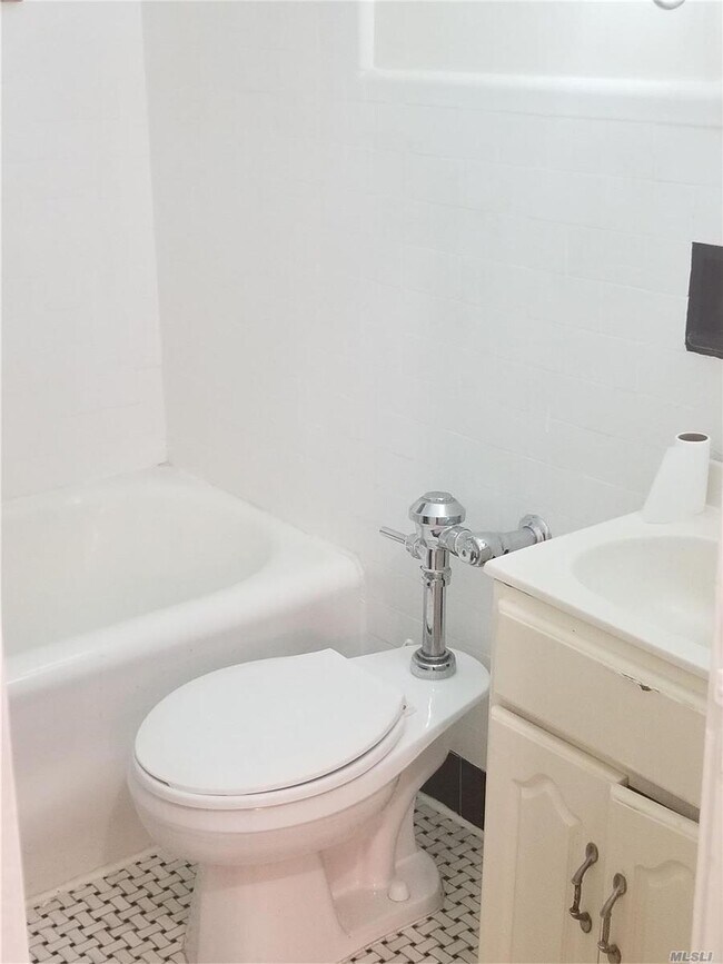 Building Photo - 203 Willis Ave