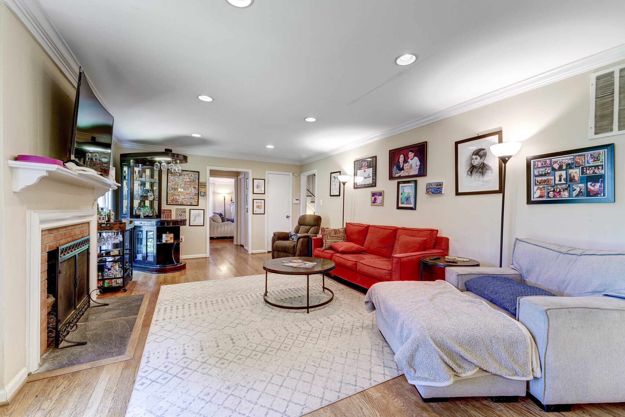 Family Room has areas for wall units and a bar! - 10108 Donegal Ct