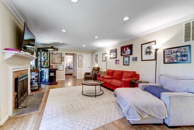 Family Room has areas for wall units and a bar! - 10108 Donegal Ct