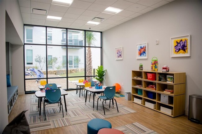 Building Photo - 5310 Helen St