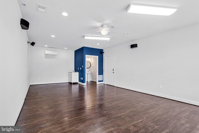 Building Photo - 703 Skippers Ln
