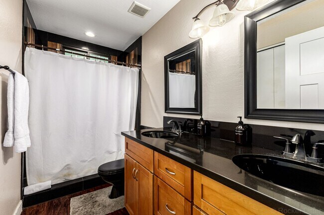 Building Photo - STUNNING 4 bed/2 bath Scottsdale Home- FURHISHED or UnFURNISHED