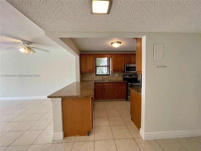 Building Photo - 2320 S Cypress Bend Dr
