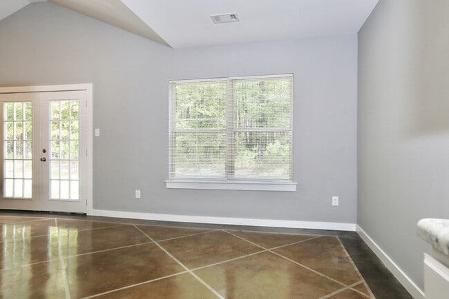 Building Photo - 3-Bedroom Haskell Home