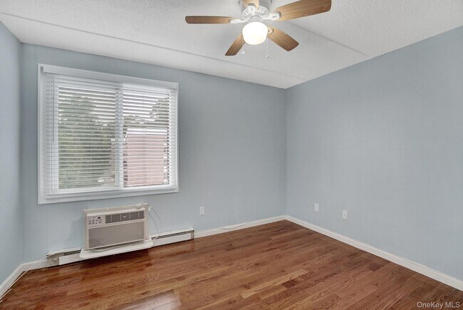Building Photo - 128 Colonial Pkwy