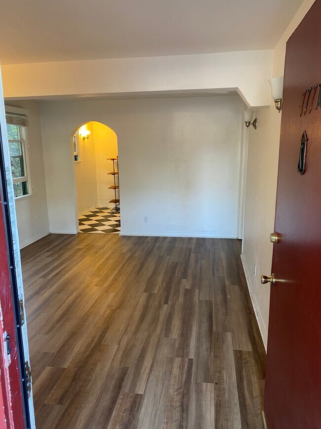 Living room - 777A Freeman Ave