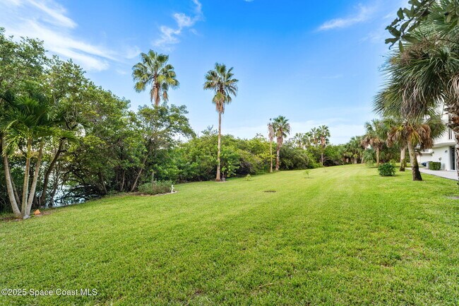 Building Photo - 821 Del Rio Way