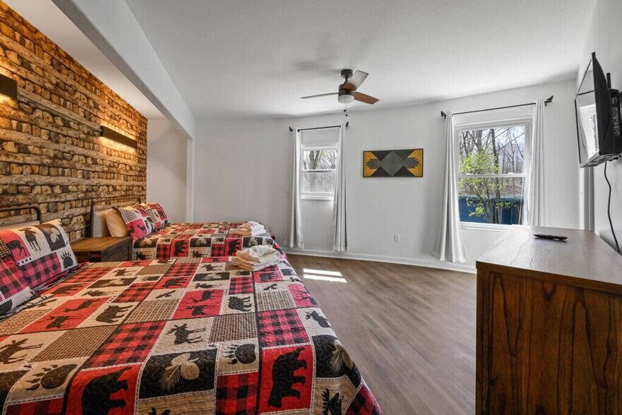 Building Photo - 578 Mountain Dr