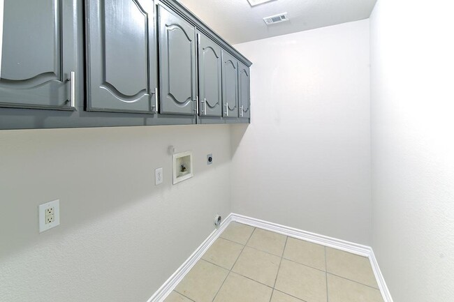 Building Photo - 7723 Buccaneer Cir
