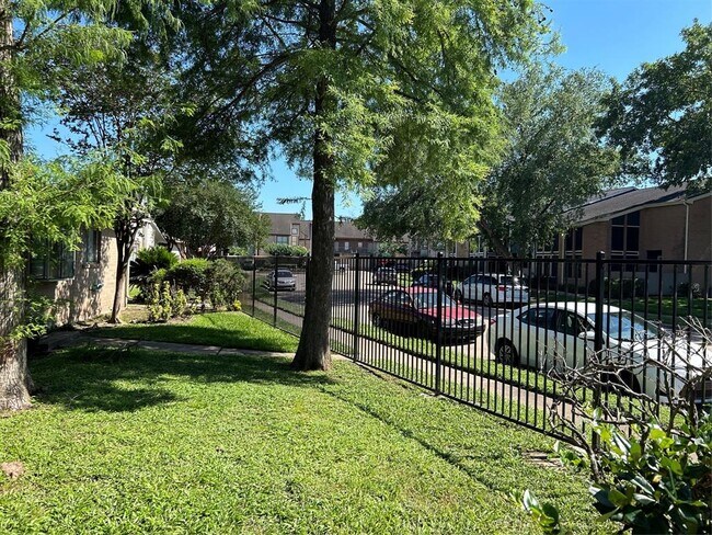 Building Photo - 5989 Allday Dr