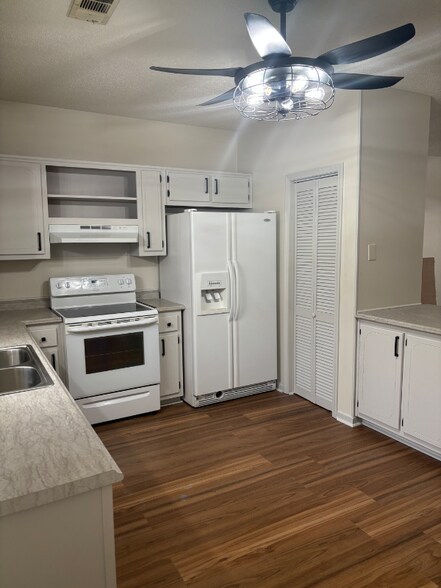 Building Photo - 3027 Waterworks Rd