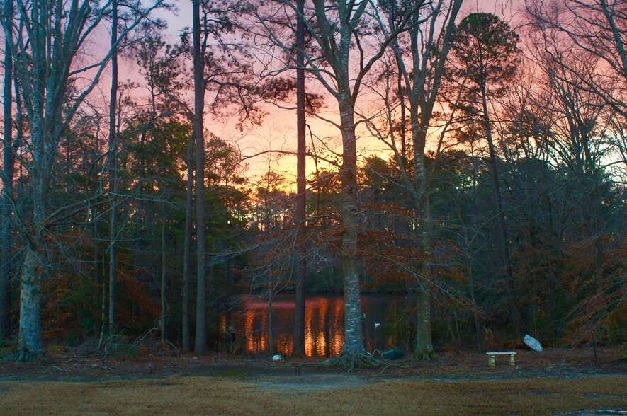 Lakeview - 21560 Quaker Rd