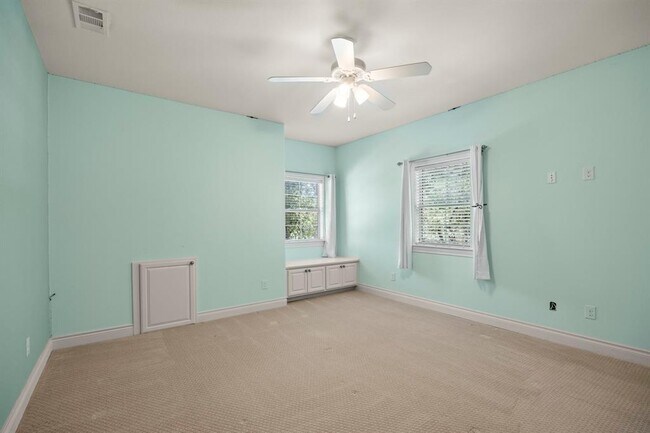 Building Photo - 2624 University Club Dr