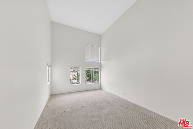 Building Photo - 1118 Valencia St