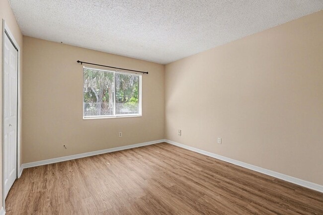 Building Photo - 2414 Fox Hollow Dr
