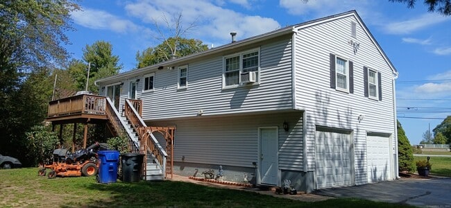 Building Photo - 1605 Torringford St