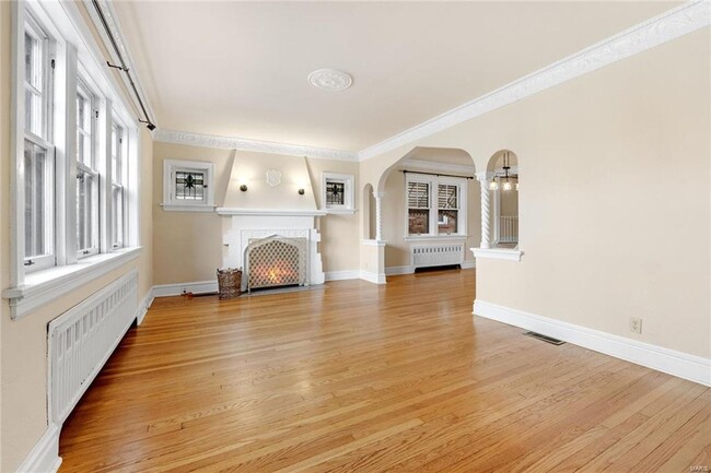 Building Photo - This charming gingerbread home in St. Loui...