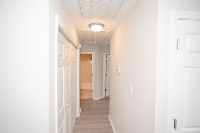 Building Photo - 503 Wendover Way